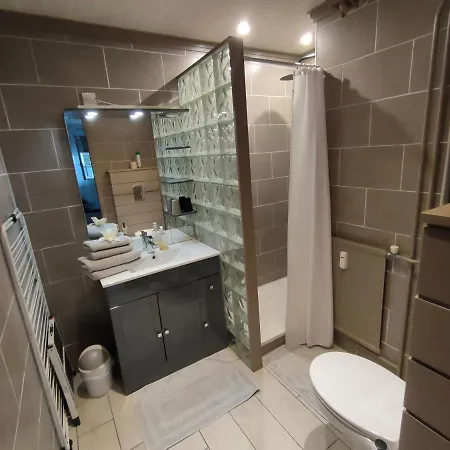 Superbe 2** Rénové A Neuf Idéalement Placé * Aix-les-Bains