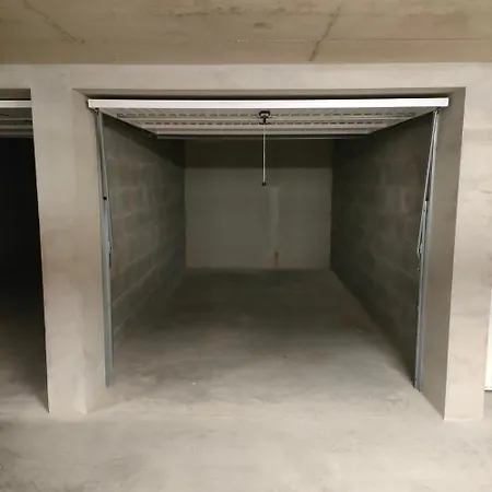Superbe 2 Etoiles Parking Prive En Centre Εξ Λε Μπαν