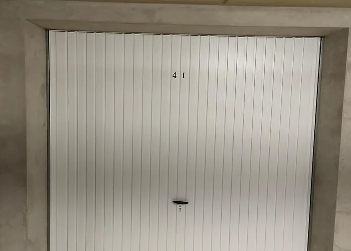 Superbe 2 Etoiles Parking Prive En Centre *